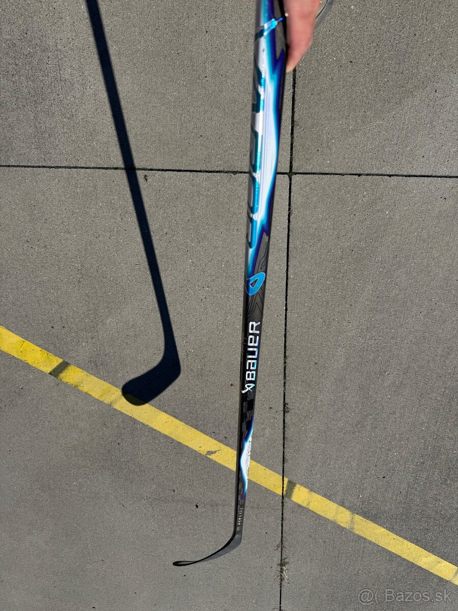 Predám hokejku Bauer flylite - 3