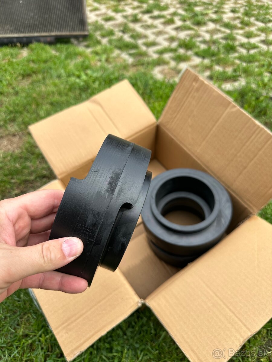 Nissan Patrol podložky nad struny - 3