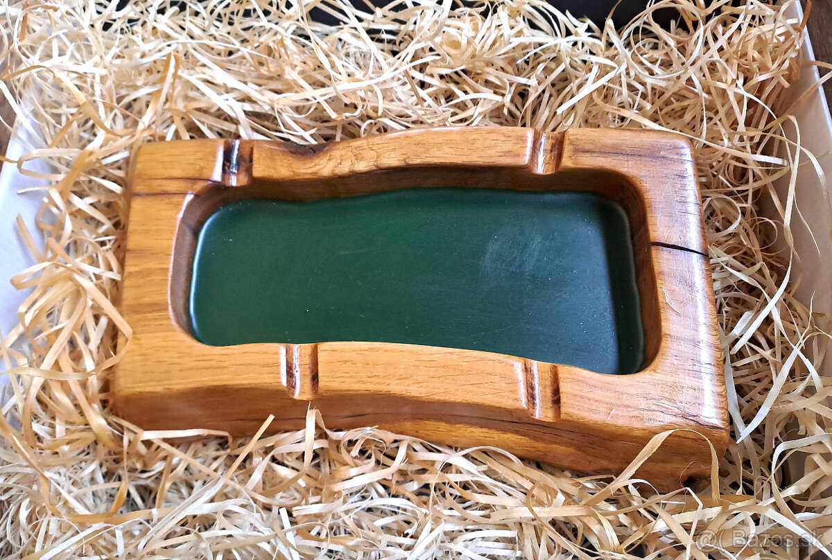 Popolník z dreva a epoxidovej živice - 3