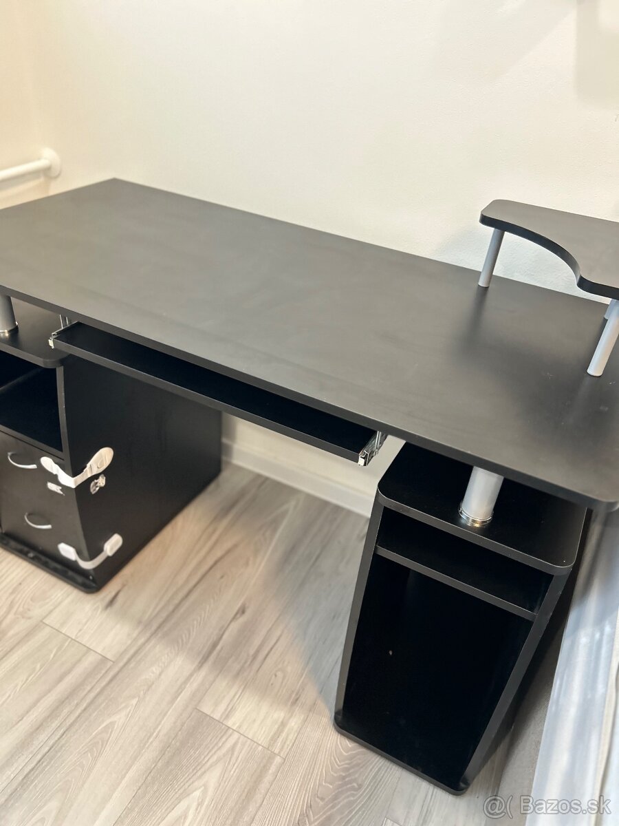 Predám čierny kancelársky stolik - 3