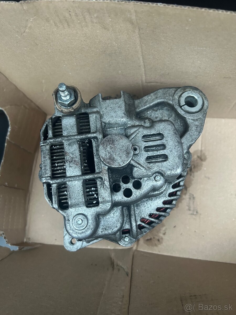 Predám alternátor na Pajero V80 - 3