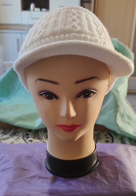 biela zaujímavá čiapka - 3