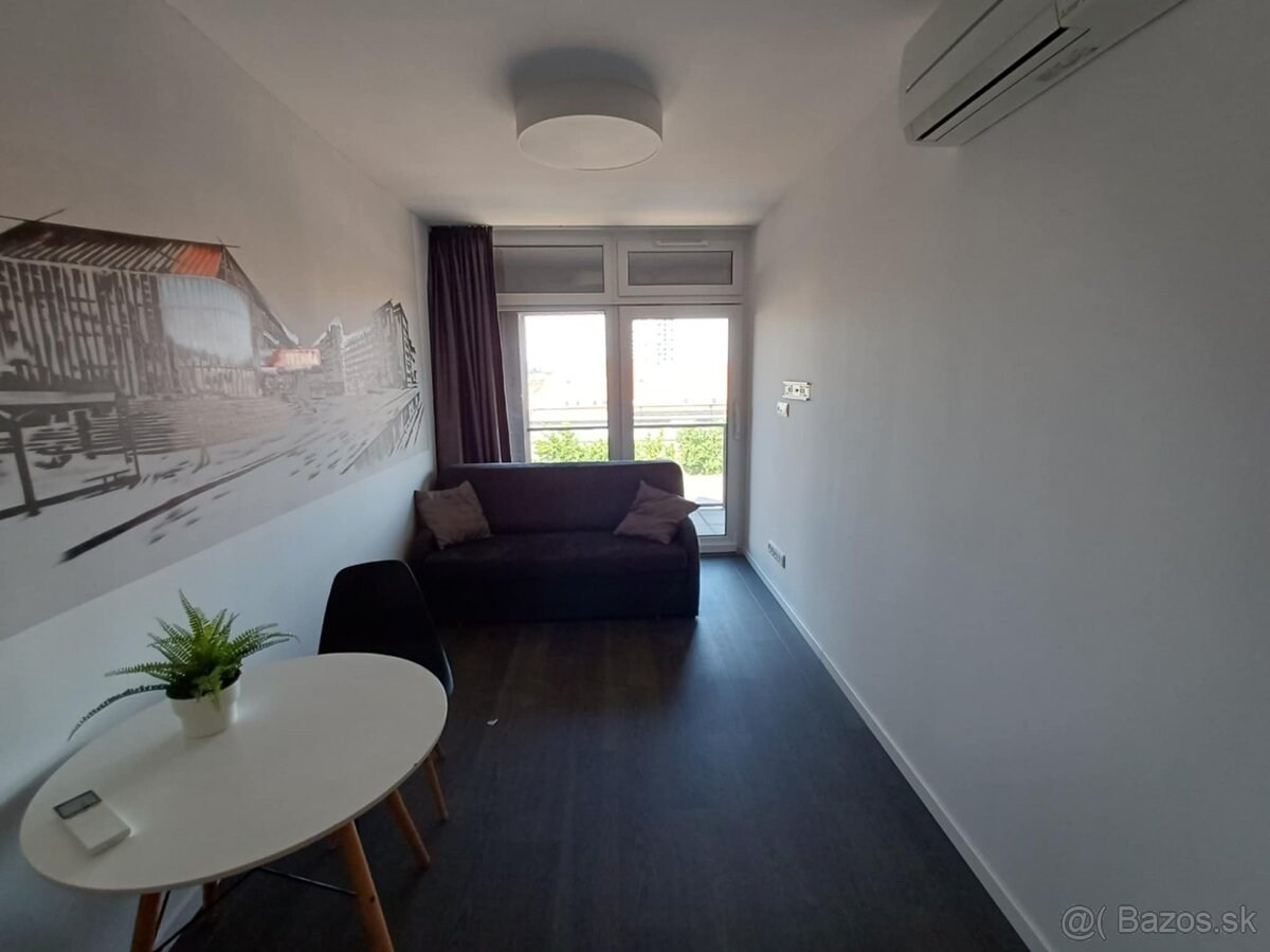 Ponúka na predaj 2 izb. apartmán, ul. Zilinska, Bratislava I - 3