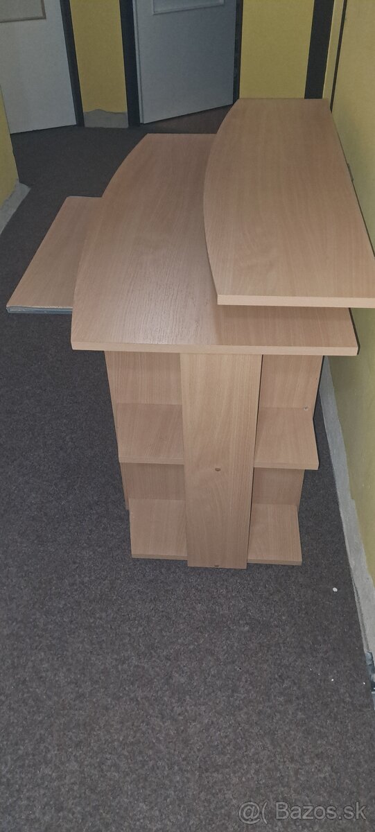 Počítačoví stolík - 3