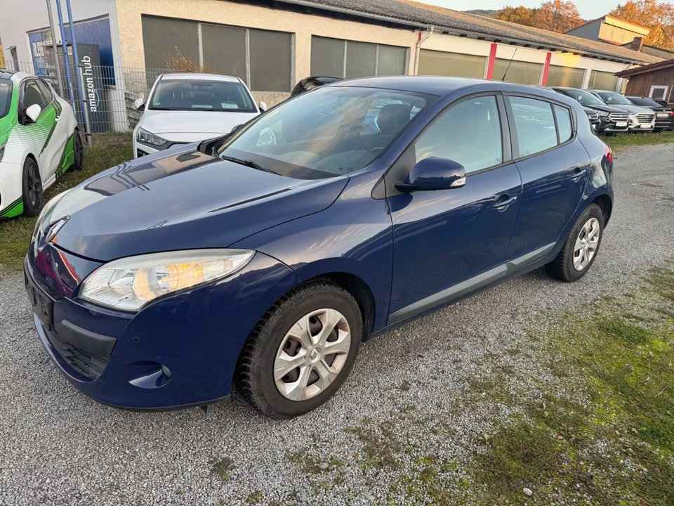 Renault megane III r.2010 1.6i 5dv. hatchback MODRA FARBA - 3