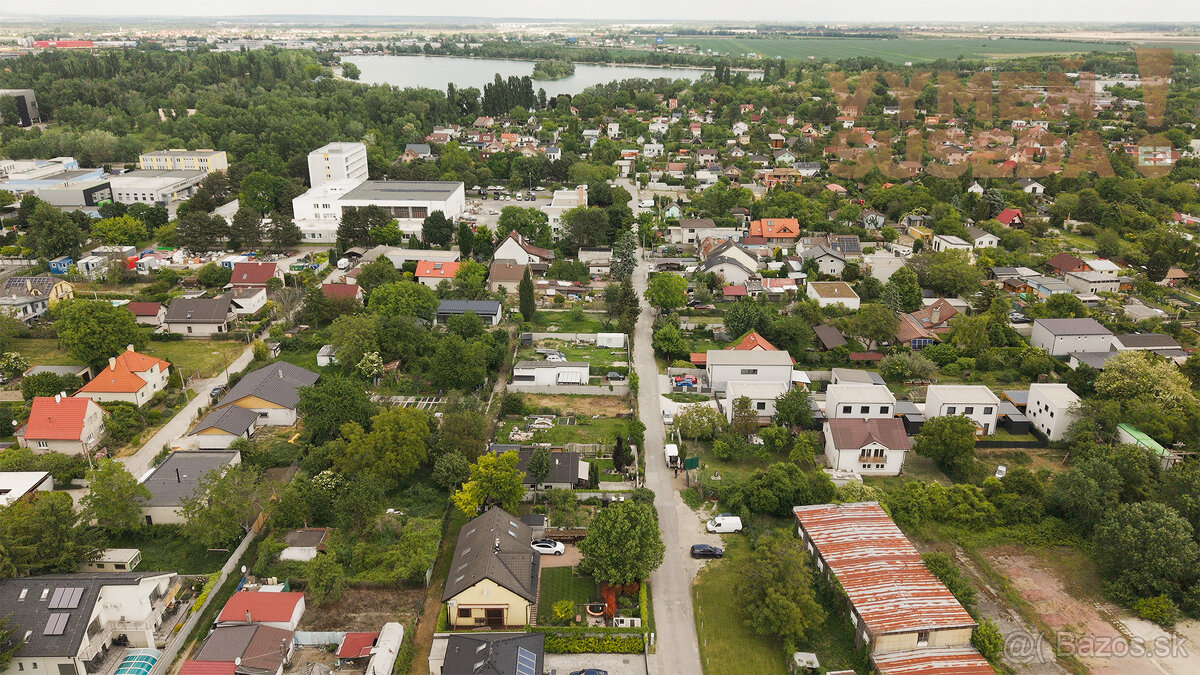 VYMEŇ SUSEDA - VÝNIMOČNÝ STAVEBNÝ POZEMOK, BOČNÁ ULICA, BRA - 3