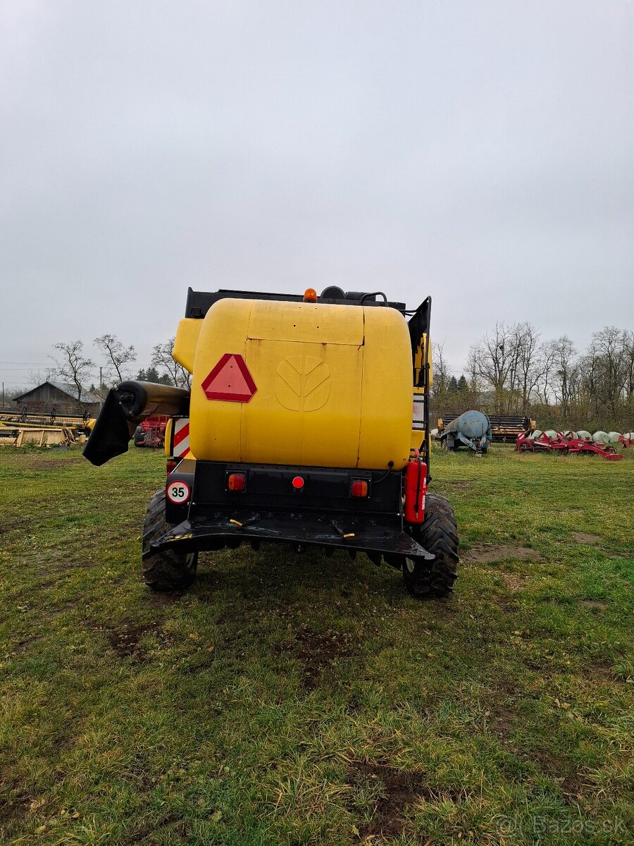 Predám kombajn New Holland CS 660 - 3