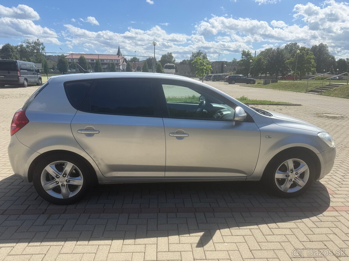 Predám KIA Ceed 1,4 benzín 77kW 2007 - 3