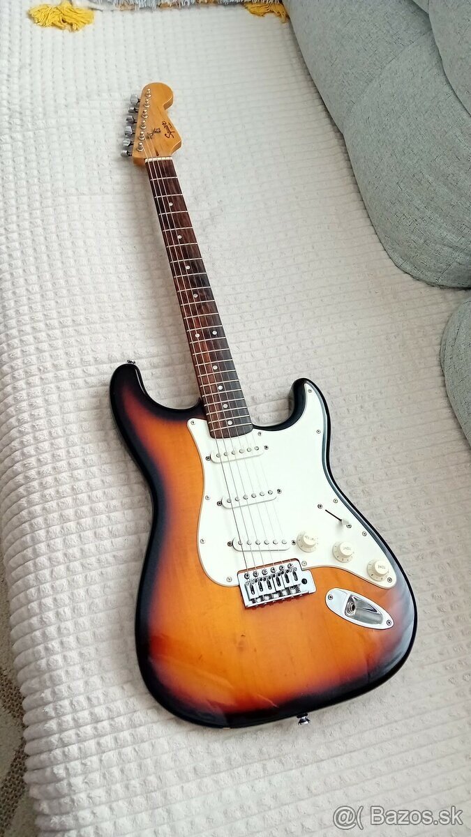 SQUIER STRATOCASTER - 3