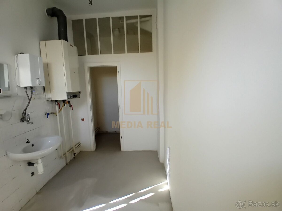 Prenájom šikovný obchodný priestor, 50m2, kúsok od centra Pi - 3