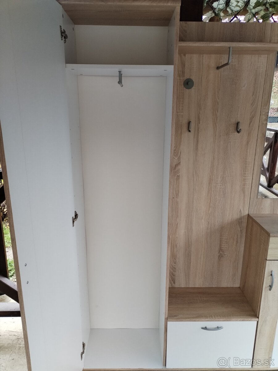 Predsieňová stena - 3