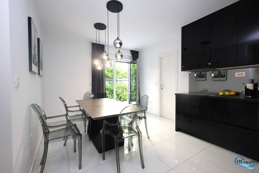 Vodice, Srima – dom s bazénom a strešnou terasou - 3