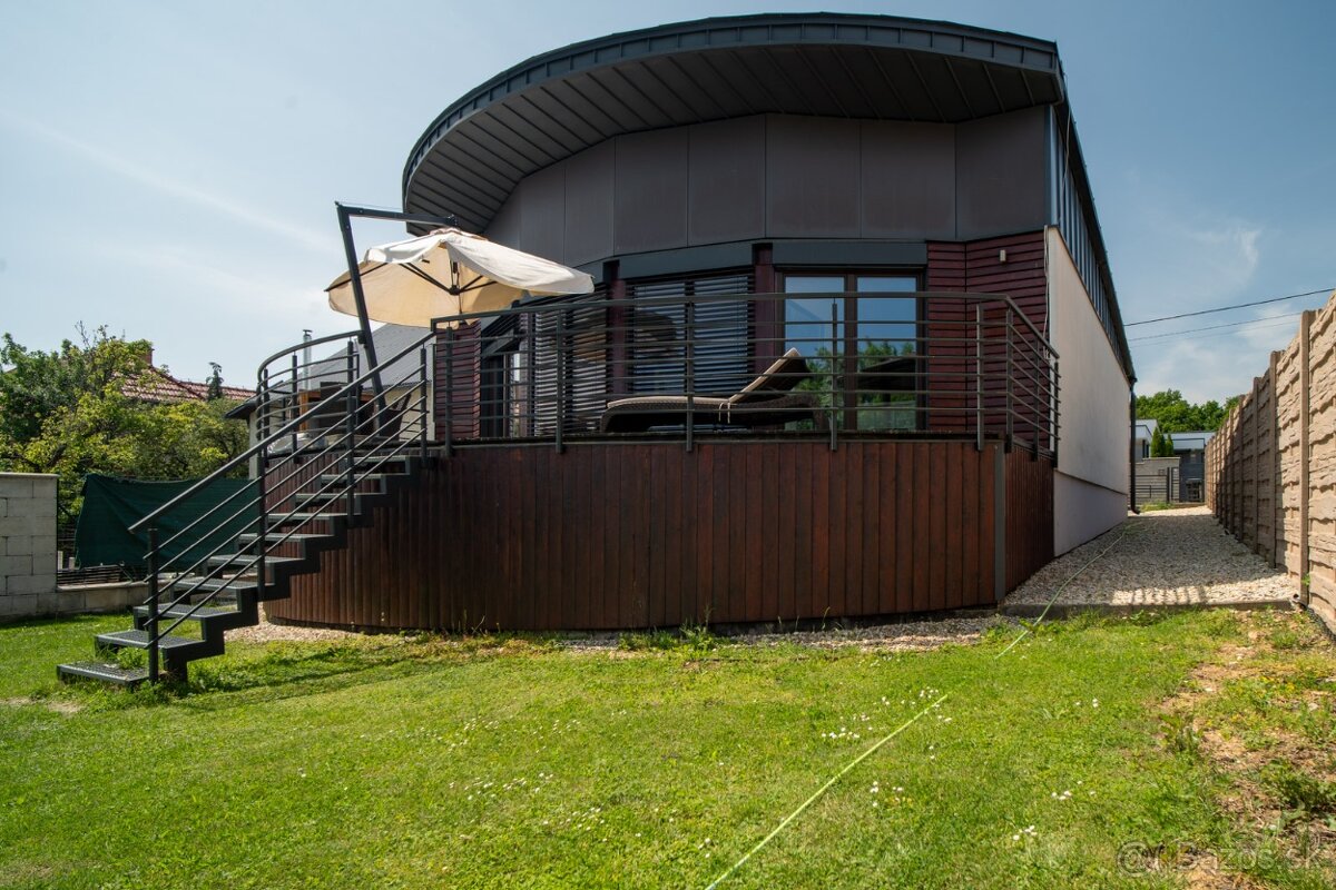 Nadštandardný dom s veľkým pozemkom - Pereš - Predaj - 3