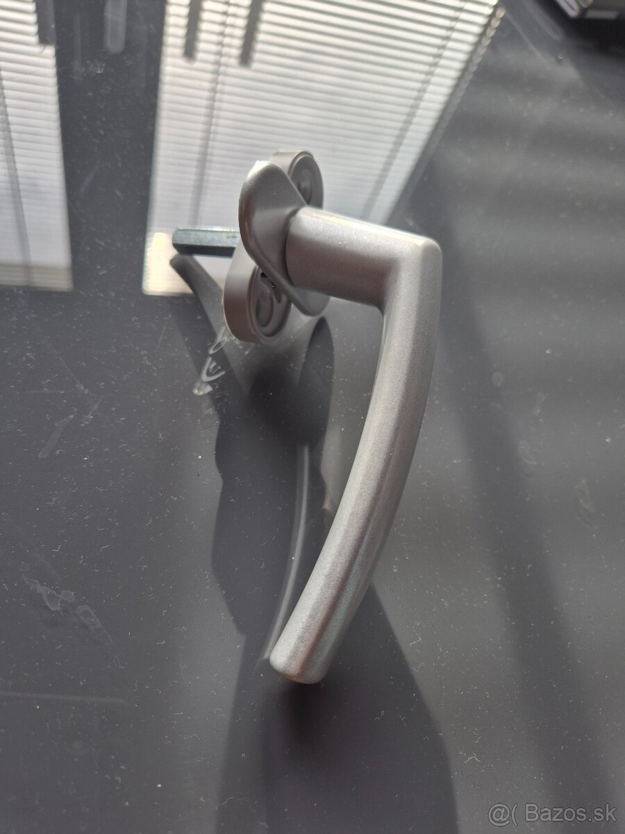 Okenné kľúčky, - 3