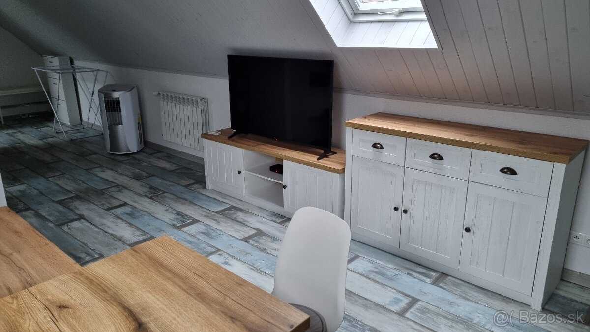 Na prenájom kompletne zariadený 3-izbový podkrovný byt - 3