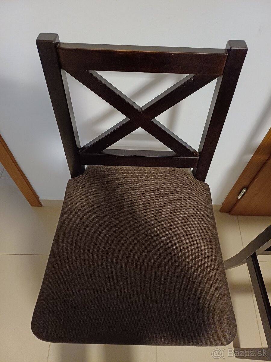 Barove stolicky s barovym pultom - 3