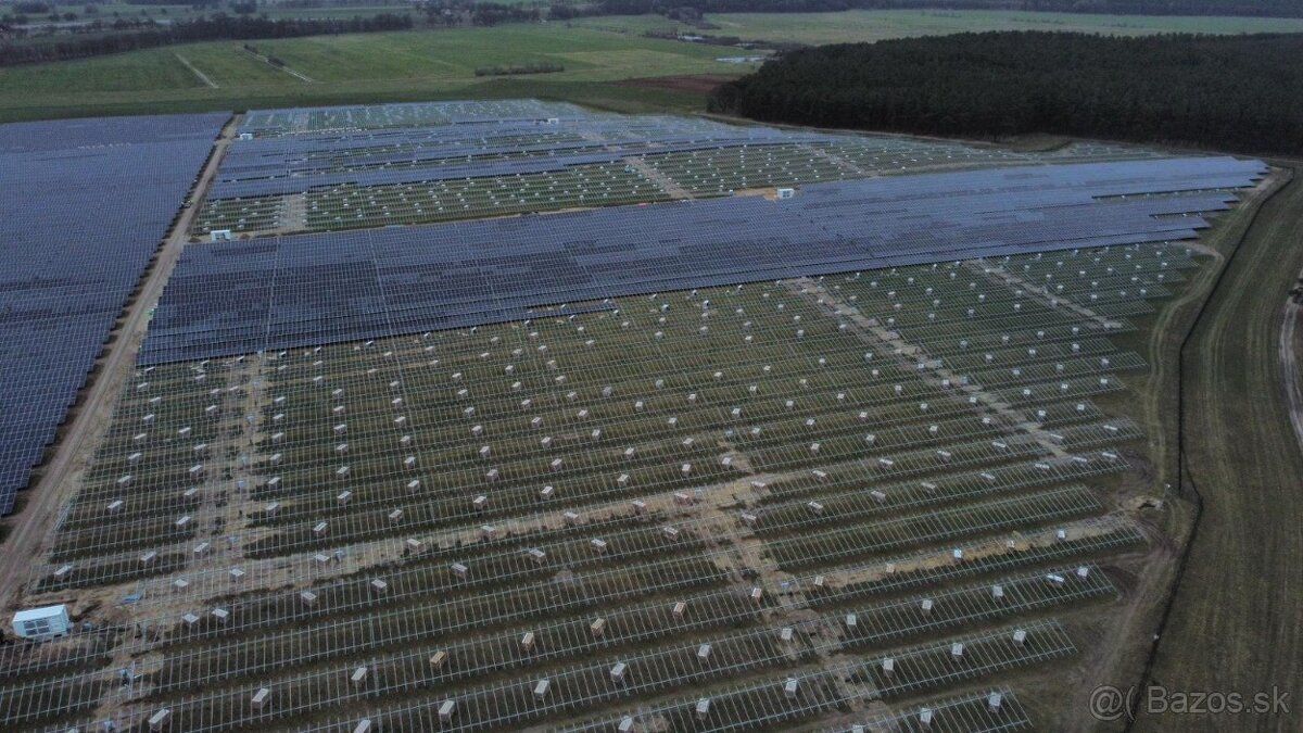 Ponúkame prácu pre montérov solárnych panelov na poliach. - 3
