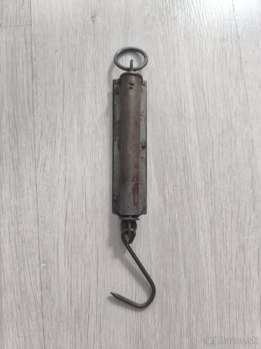 Stará závesná váha. - 3