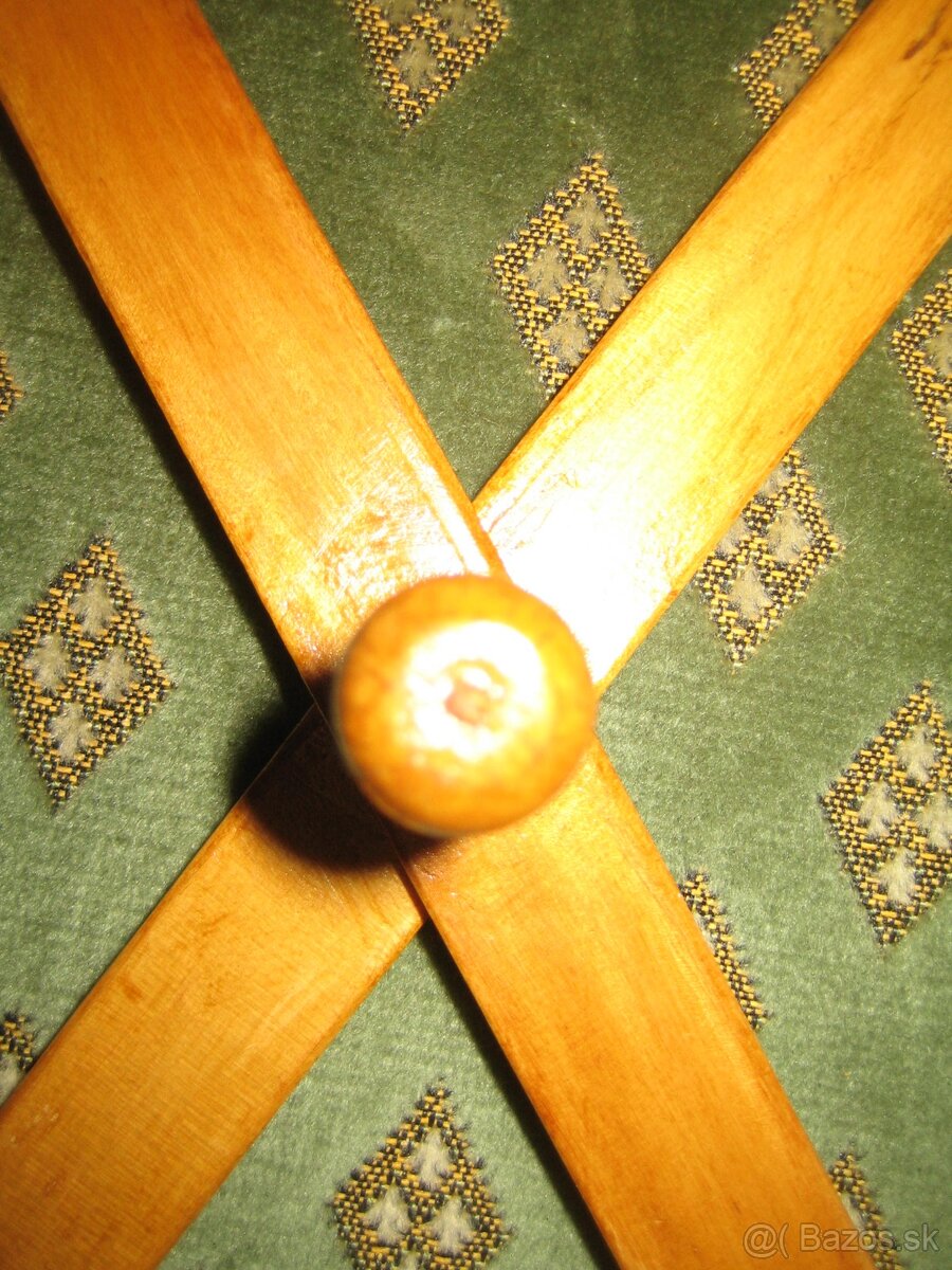 drevený retro vešiak - 3