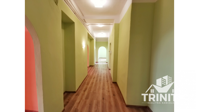 Na predaj priestranný 4-izbový byt v meste Nové Zámky - 3