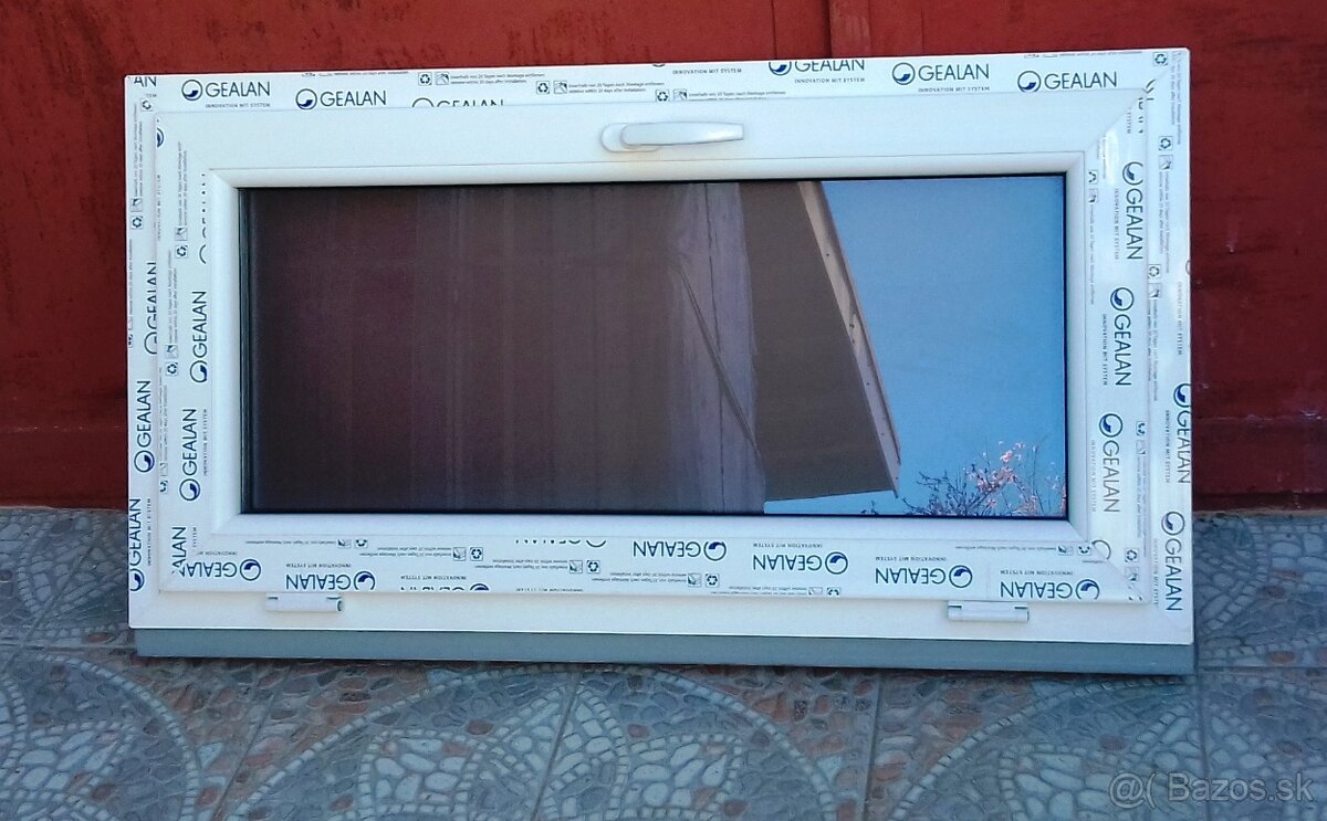 Predam plastove sklopne okna 147 x 45 , 106 x 56 - 3