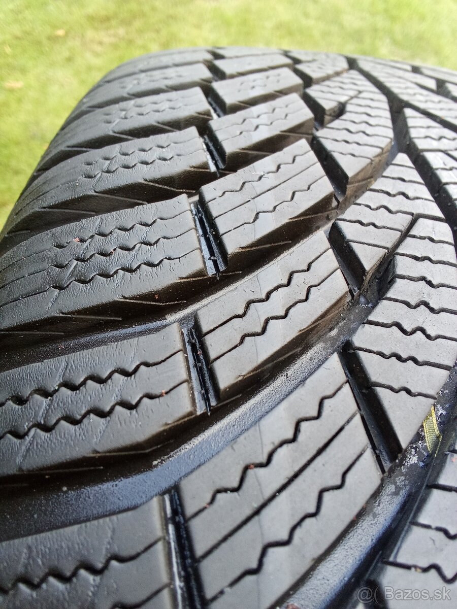 215/65 r17 zimné pneu.7,5 mm DOT.3723 - 3