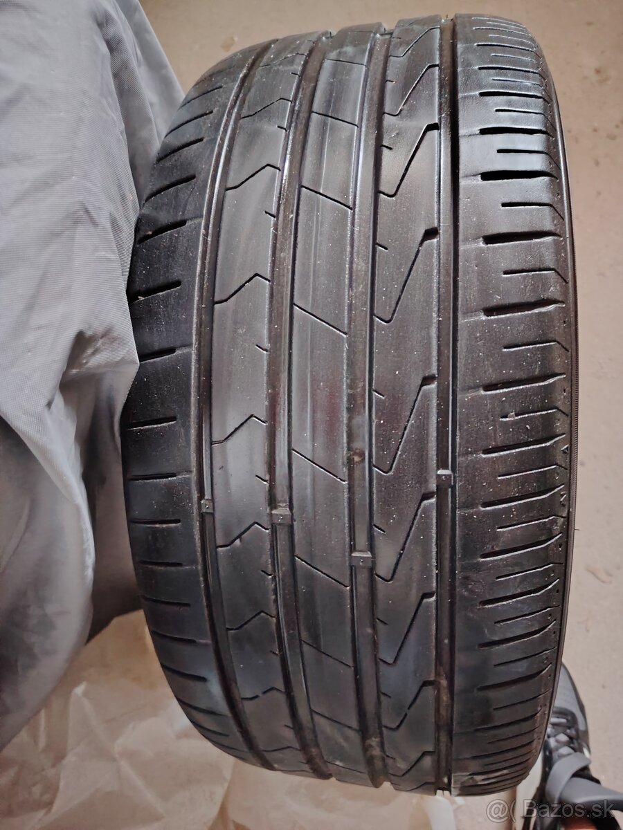 Pneumatiky 235/ 45 R17 - 3