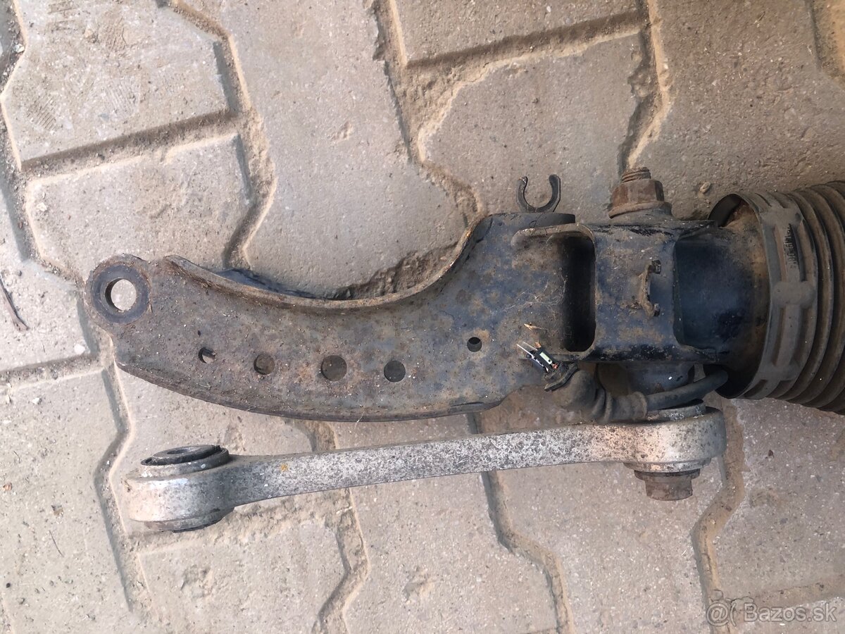 Audi Q7 - Predný pravý tlmic - 3