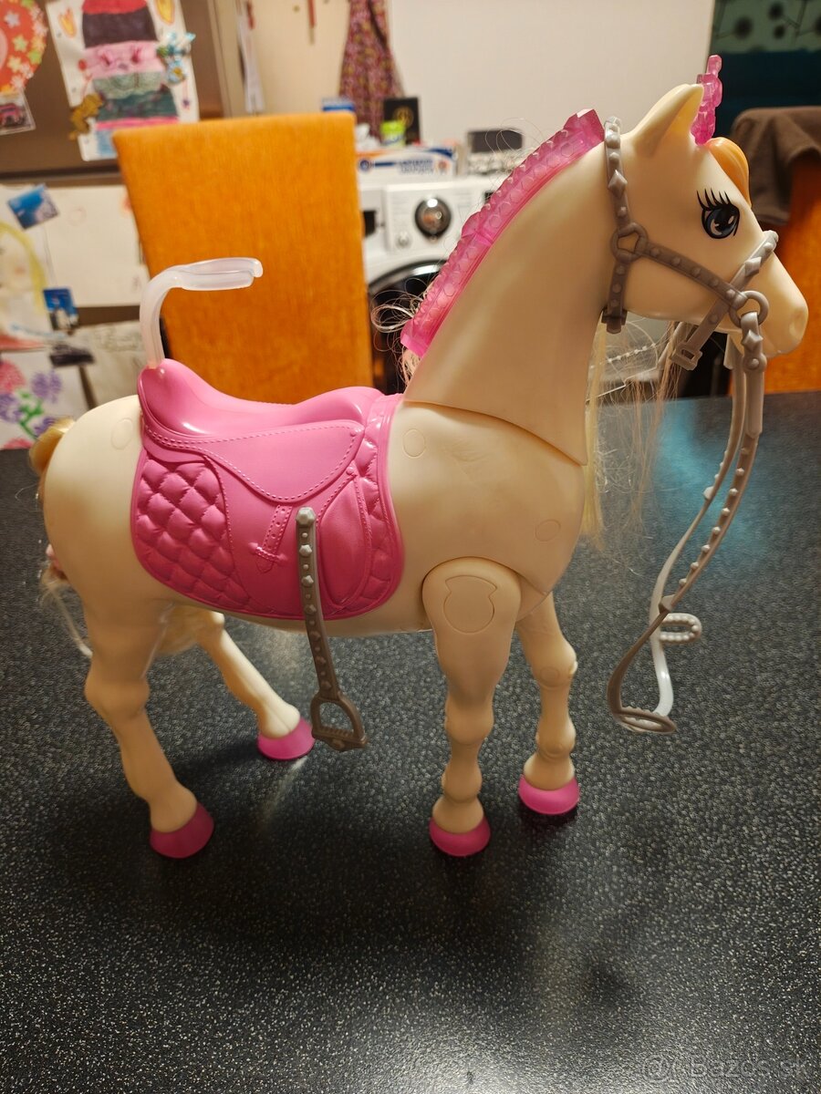 Interaktívny kôň Barbie - 3