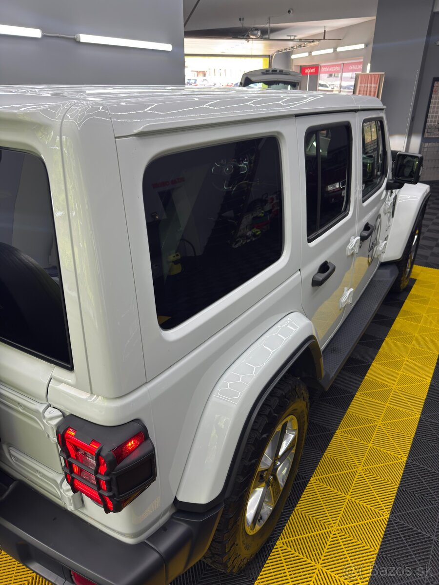 Predám Jeep Wrangler SAHARA 2.0T 4x4 DPH