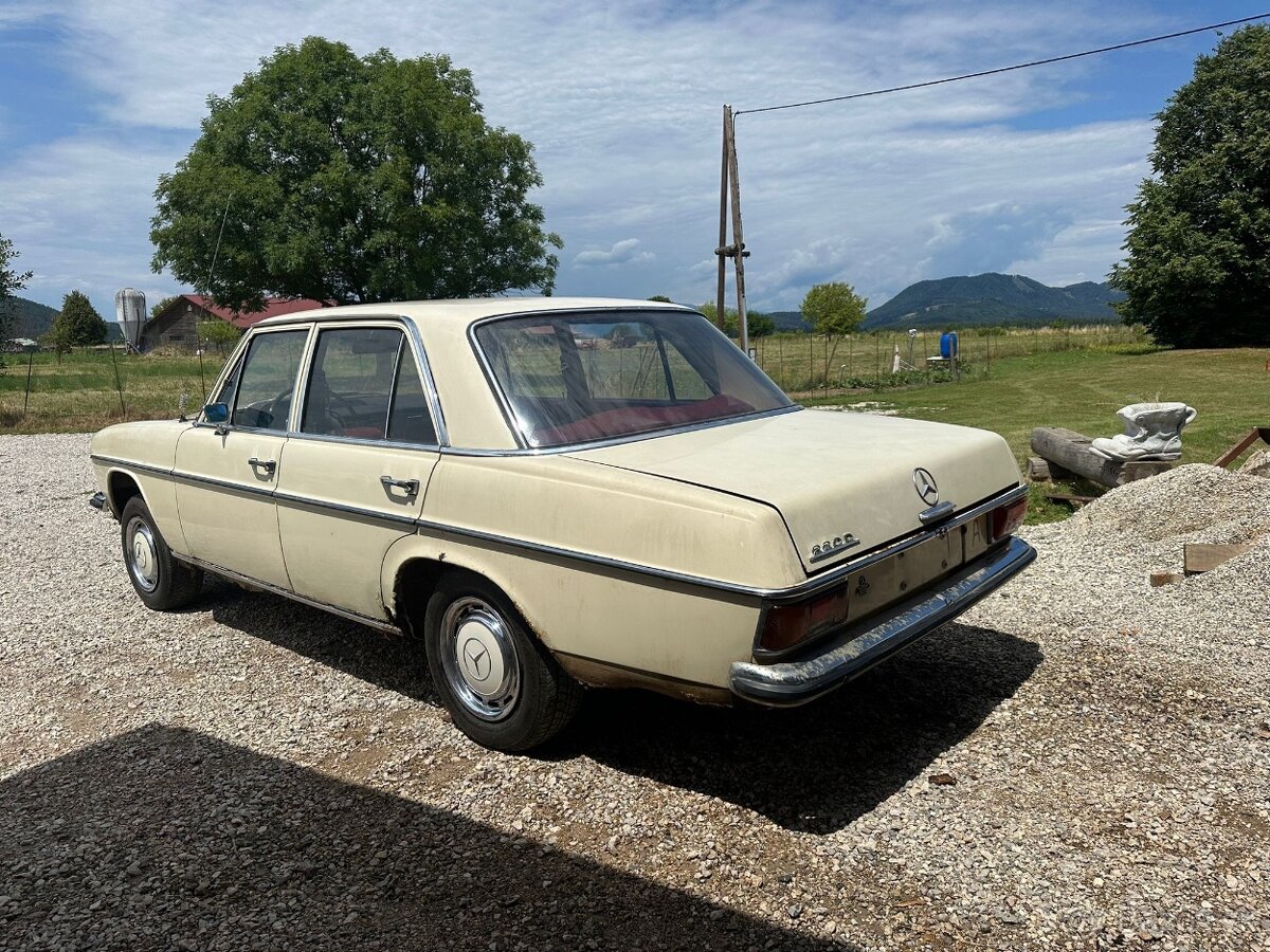 Mercedes W115 220d - 3