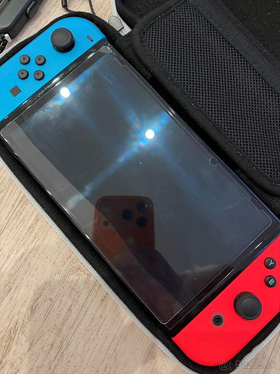 Predám Nintendo Switch OLED - 3