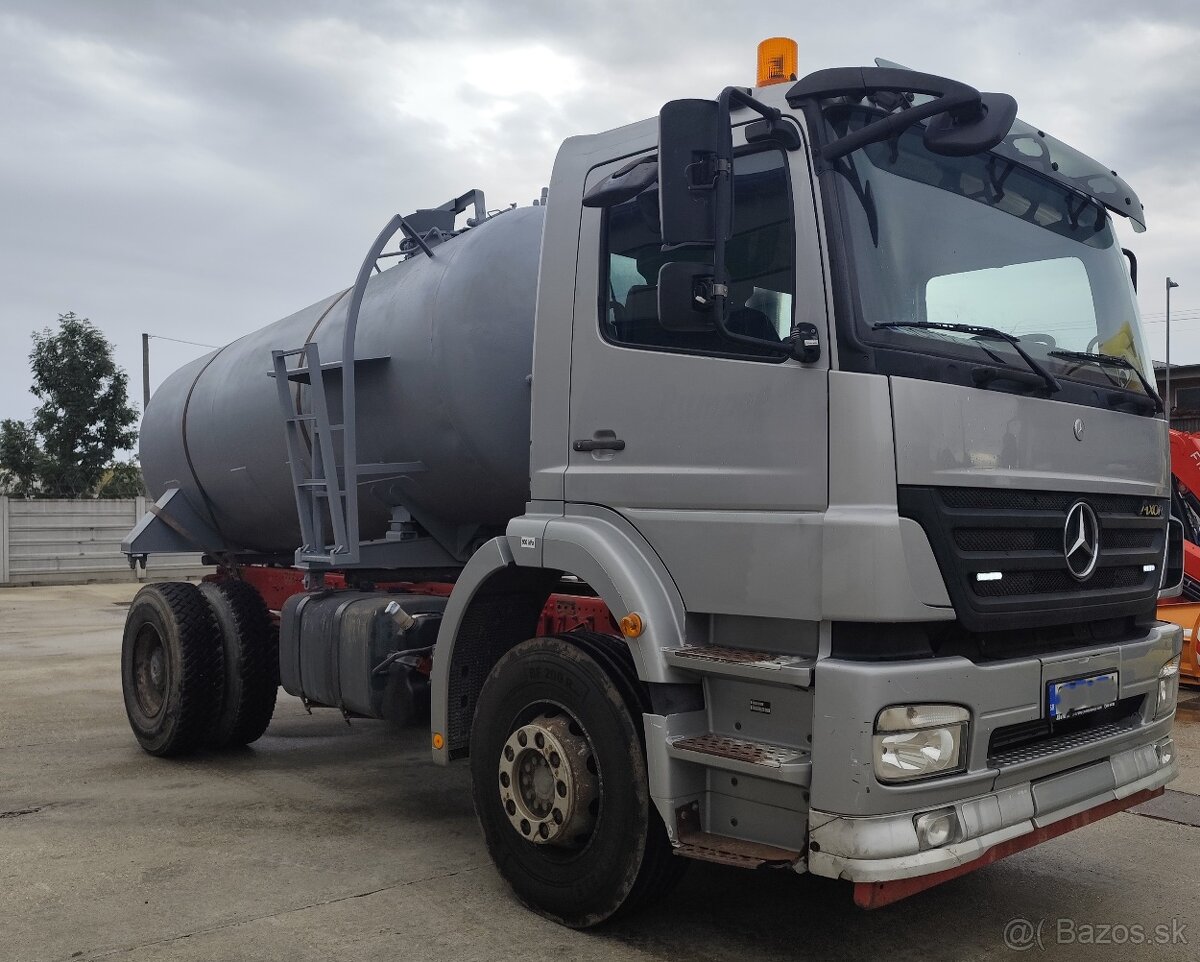 Predám MB AXOR E4 4x2 s cisternou, výborný stav - 3