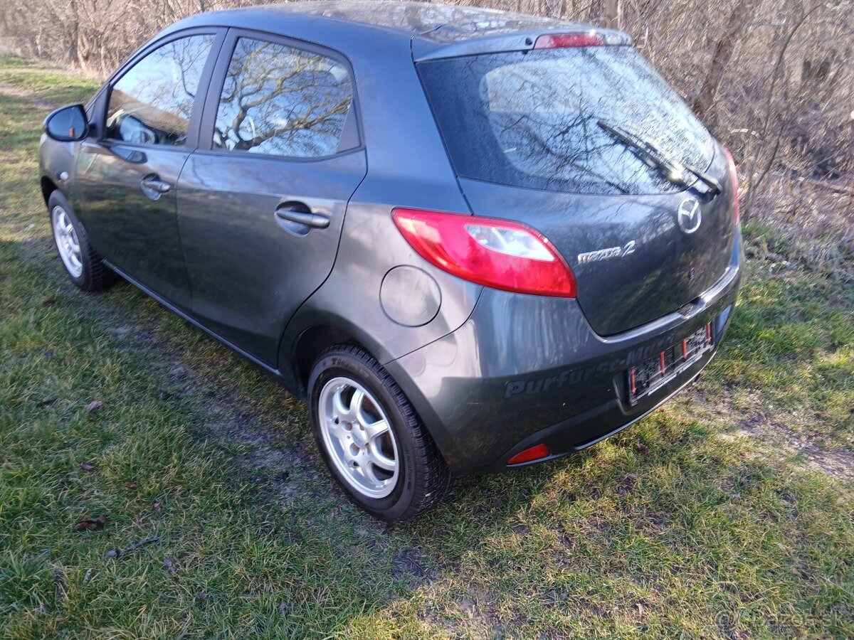 Predám mazda 2 1.5benzin 5dver. - 3