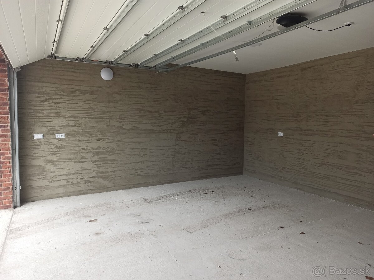 Garáž v oplotenom a zabezpečenom areáli - 3