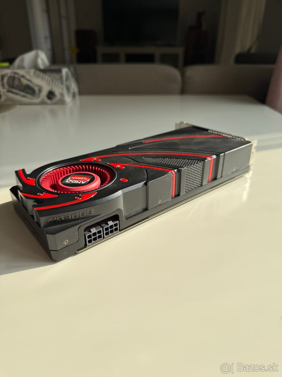 AMD Radeon R9 285 - 2GB - 3