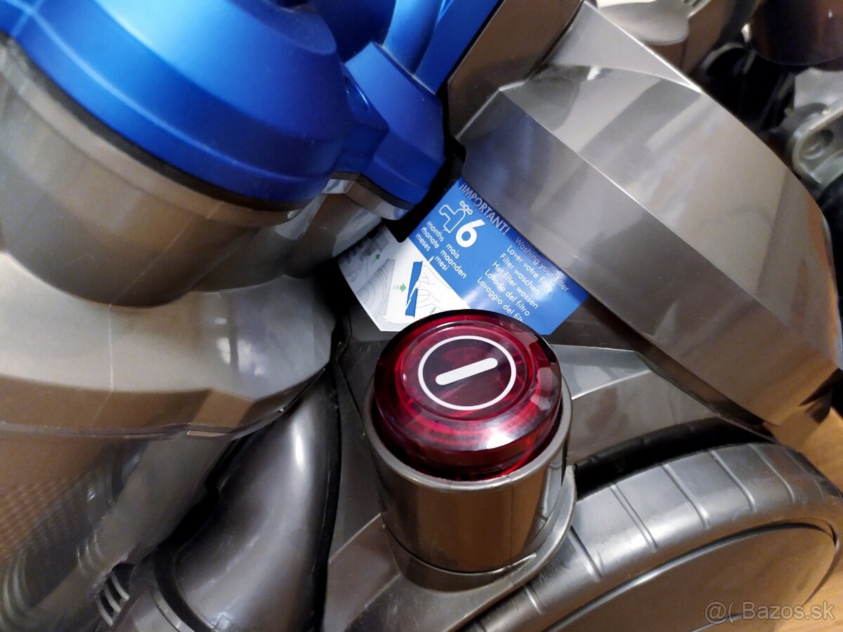 CYKLÓNOVÝ VYSÁVAČ DYSON - 3