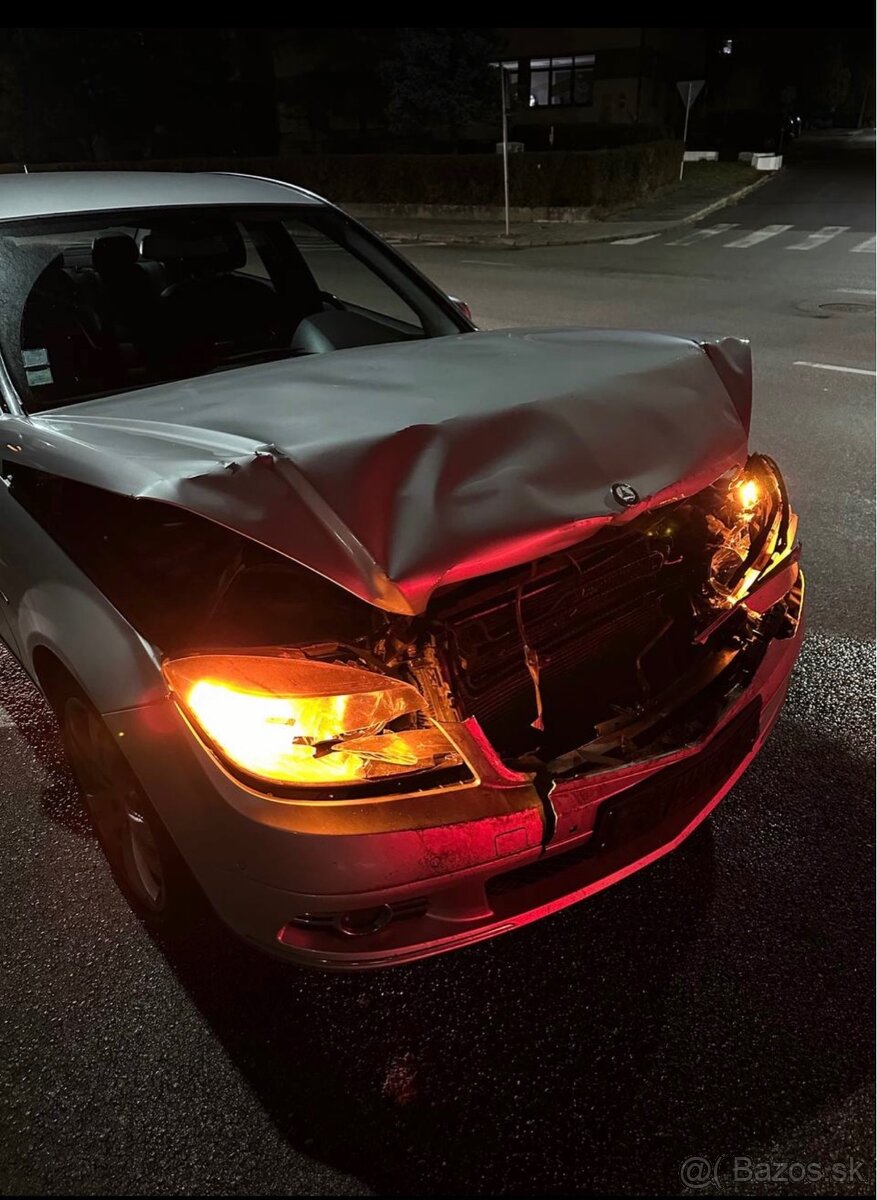 Predám Mercedes C220 r. 2011. Po nehode - 3