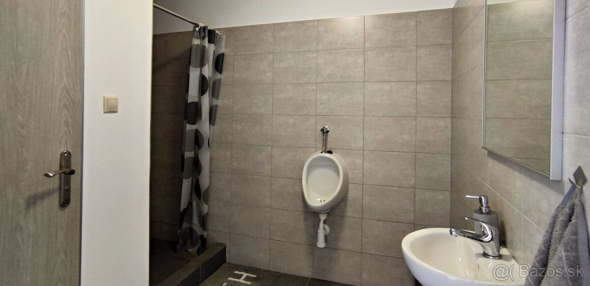 Spevnená plocha, Nové Mesto nad Váhom - 3