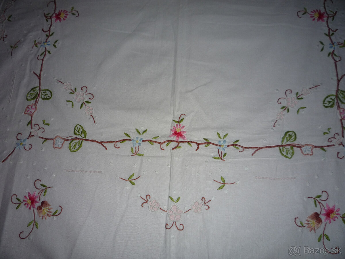 Obrus ručne vyšitý - 3
