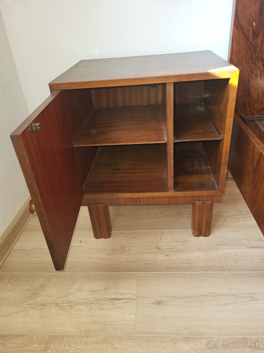 Predám posteľ s nočnými stolíkmi - 3