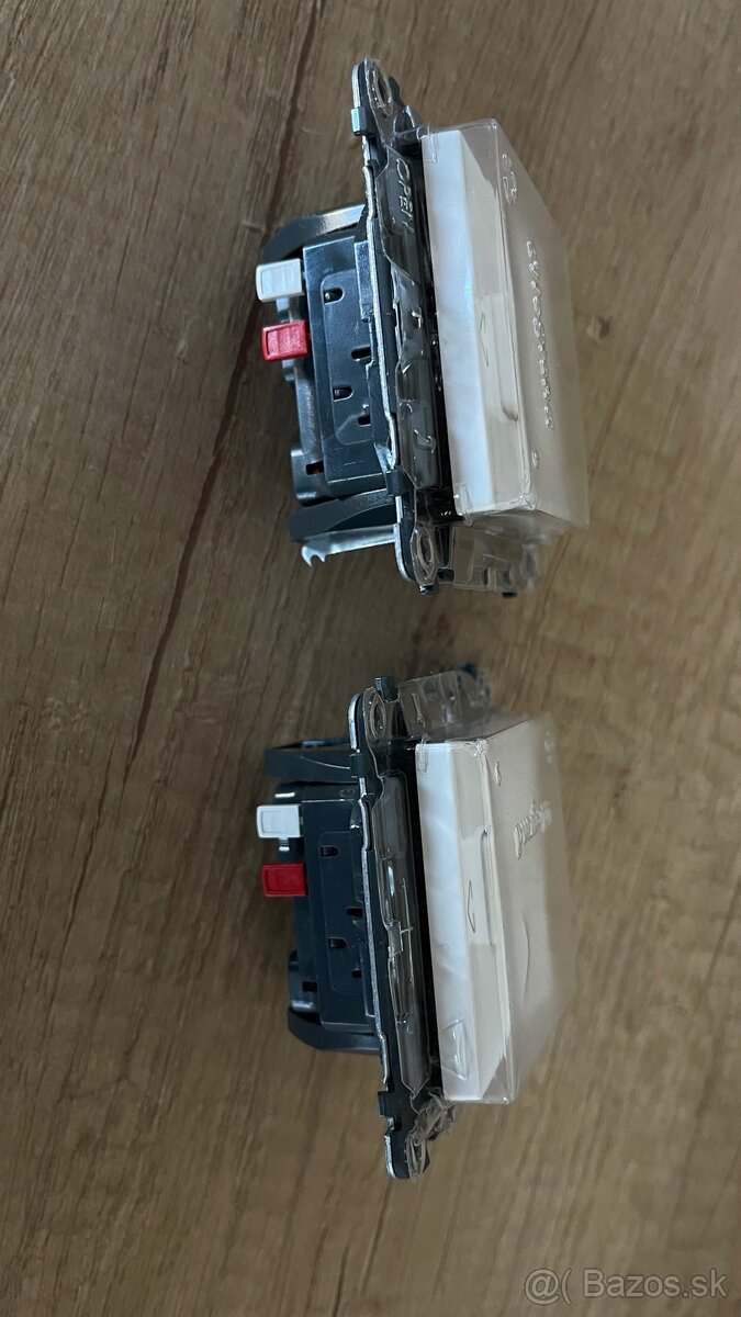 Zaluziovy spínač LEGRAND Valena Life - 3