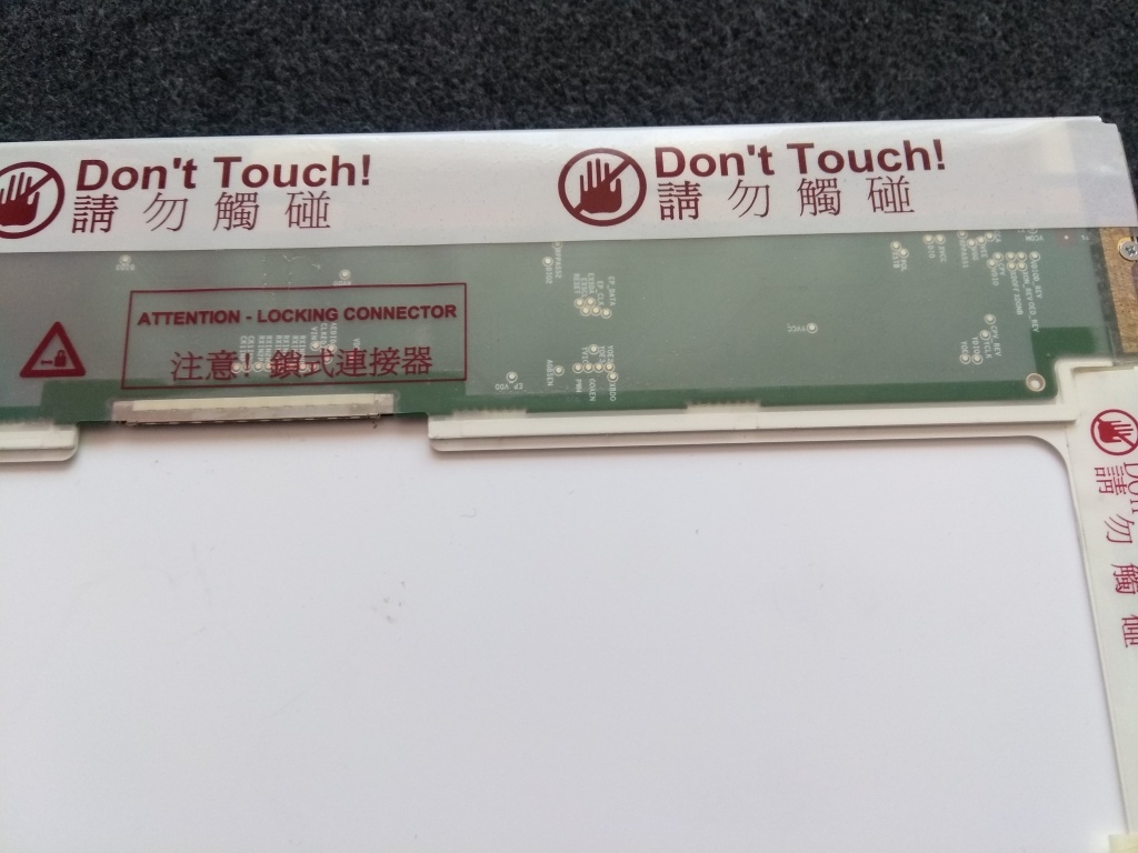 predám 15,6" displej , CCFL 30 pin , B156XW01 - 3