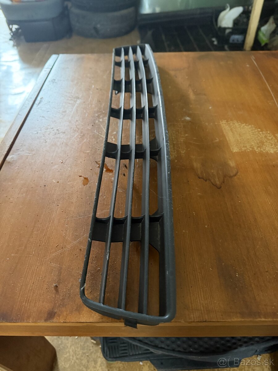 Audi A4 / S4 B5 (8D) – spodná predná mriežka do nárazníka - 3