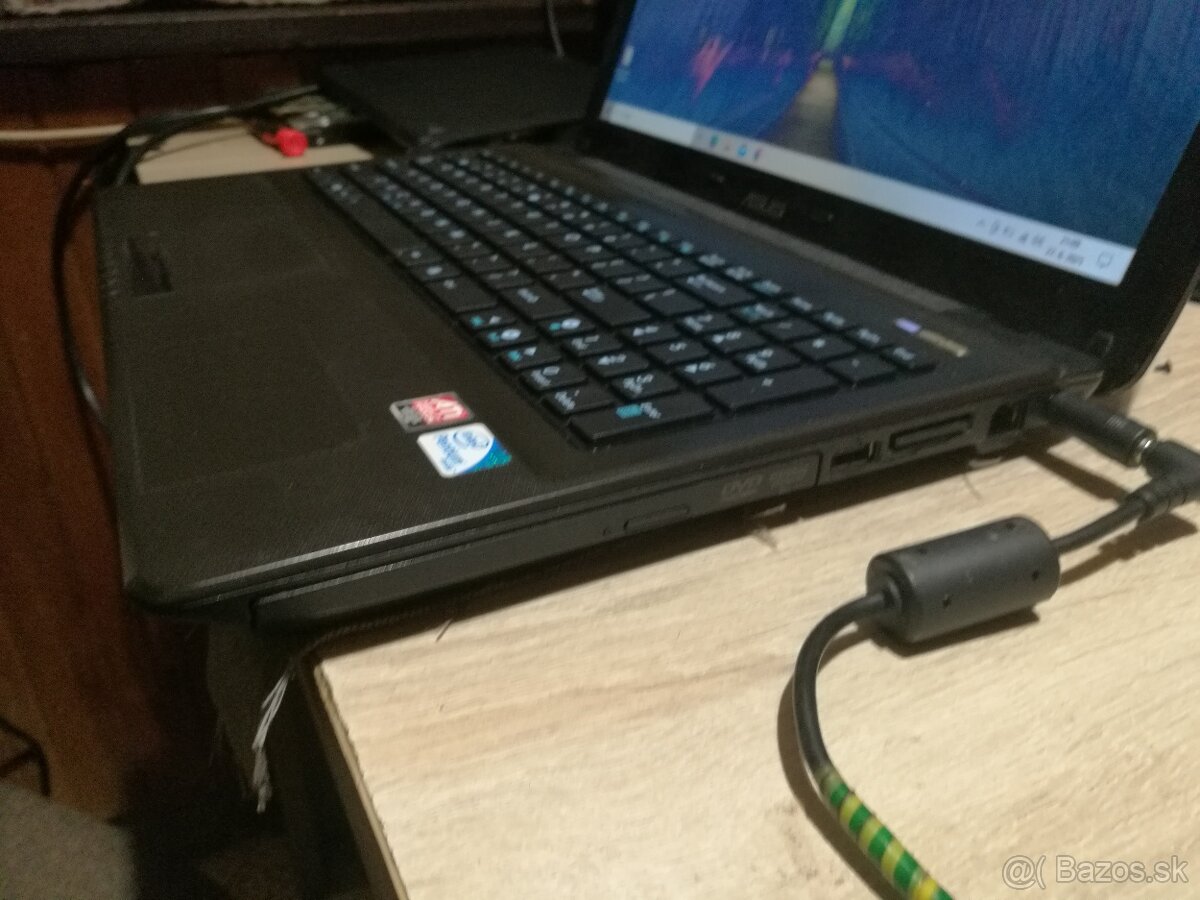 Asus X52. Intel i5. 320 GB. 15,6". 6 GB RAM.Nová klávesnica - 3
