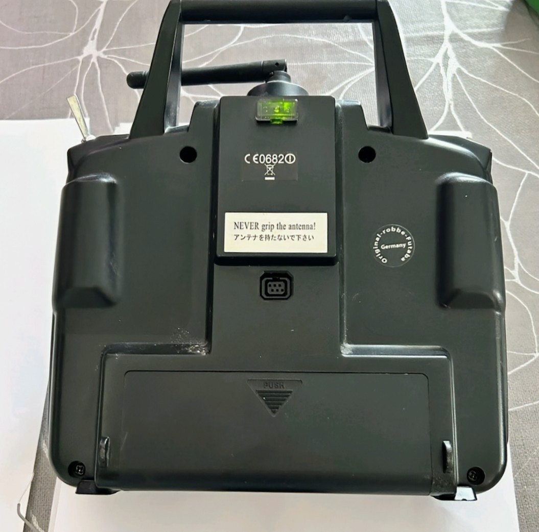 RC vysielačka Futaba T7C - 3