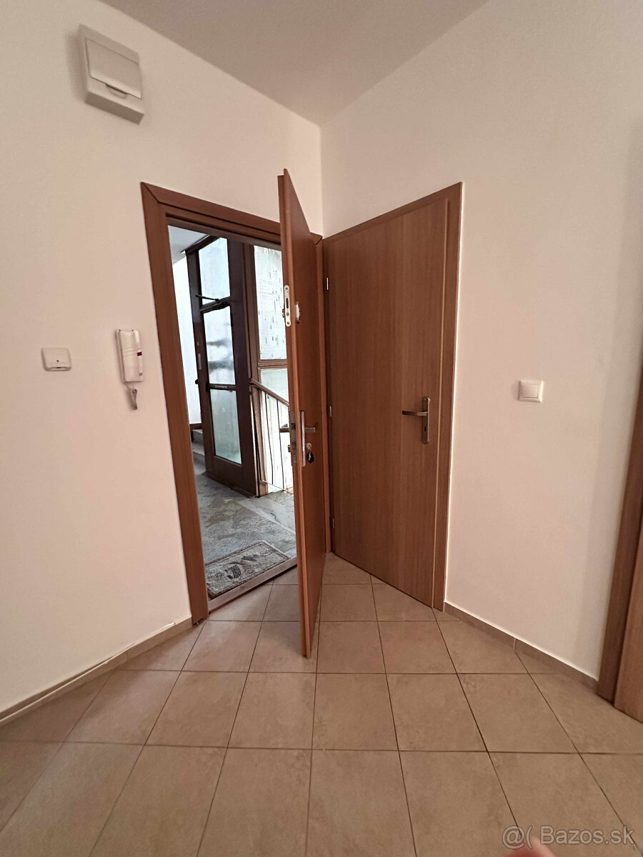 Prenájom 2 a pol izbový byt v centre mesta Dunajská Streda - 3