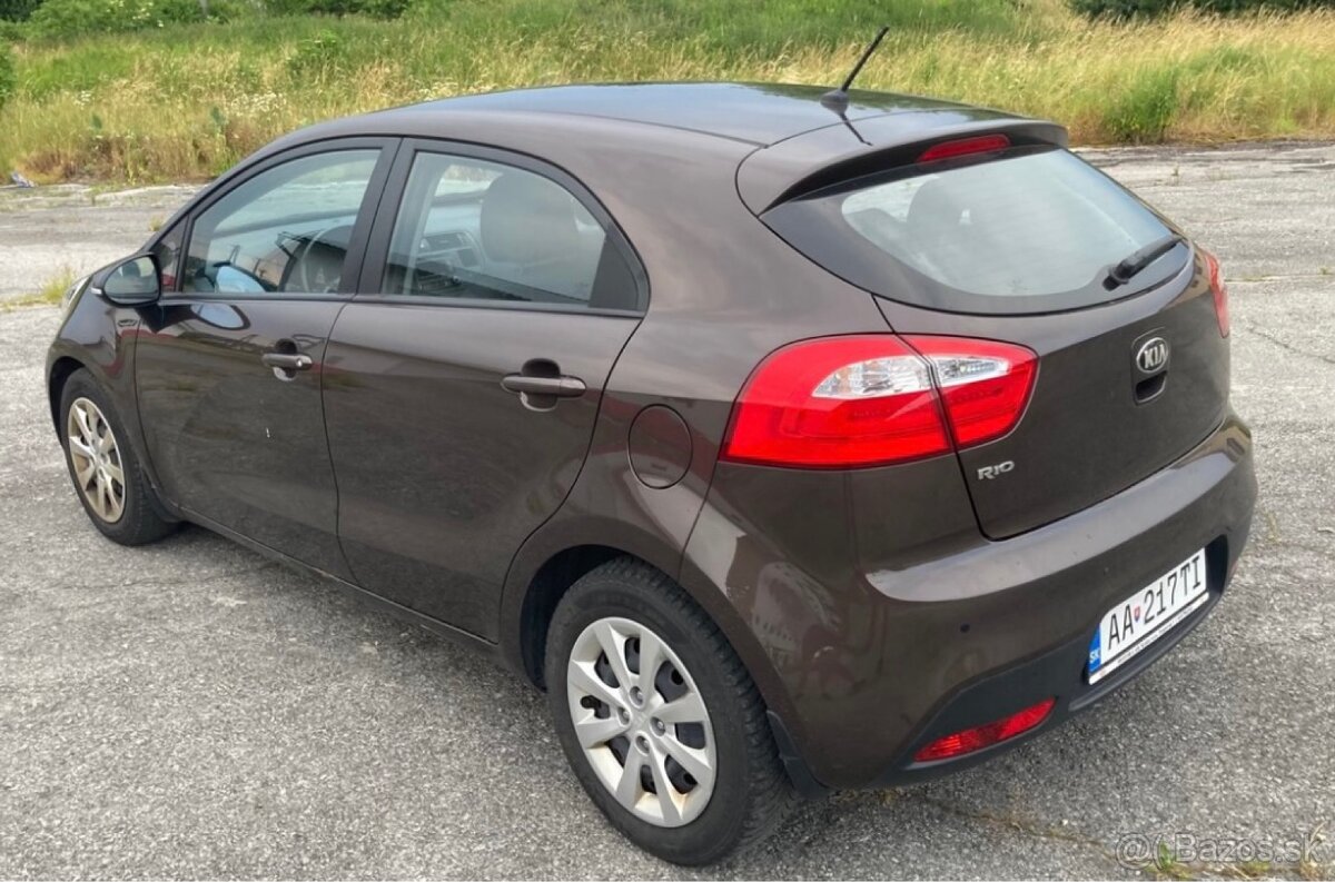 KIA RIO 1.2 benzín 62kW 2015 92 000 km - 3