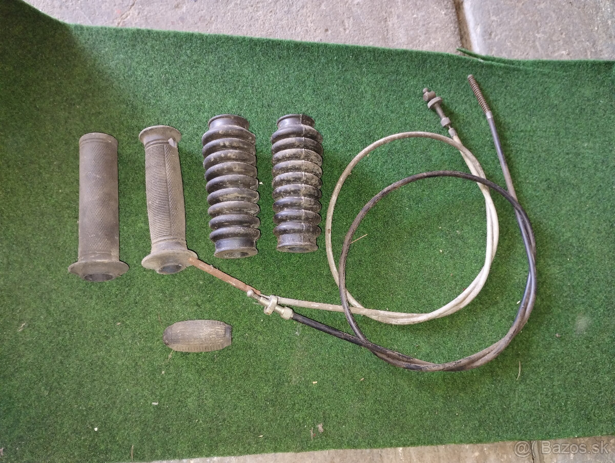 Jawa 550:mnoho dielov,plechy,svetlo,diely motor. - 3