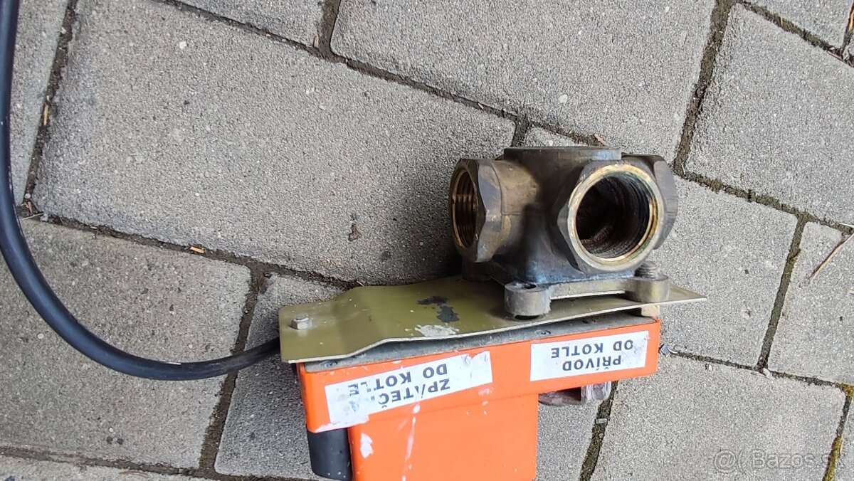 Belimo Servopohon NM 230-2 + štvorcestný ventil - 3